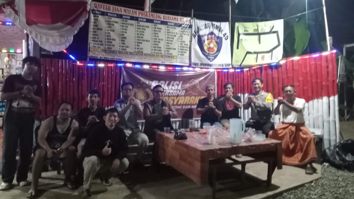 Polisi Cek Satkamling di Tabalong Dini Hari, Ajak Warga Tingkatkan Kamtibmas