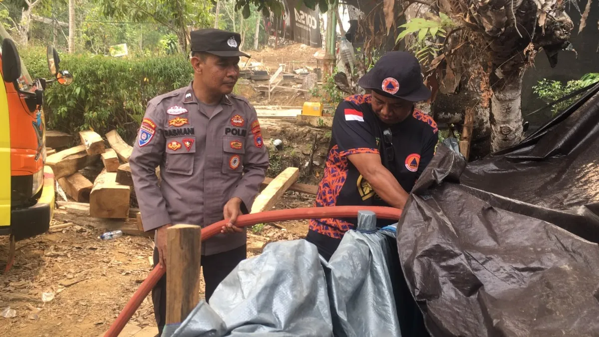 Polres Tabalong Salurkan 26.000 Liter Air Bersih untuk Warga Terdampak Kekeringan