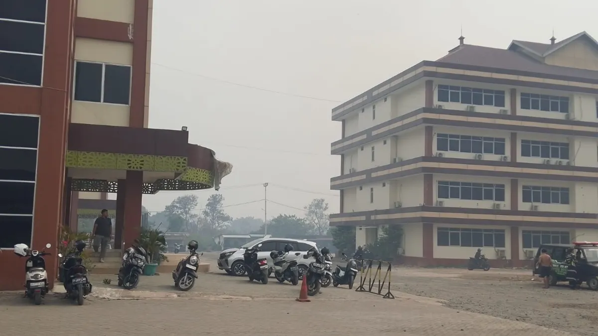 Heli Water Bombing Tangkal  Karhutla Dekati Kampus Uniska Handil Bakti Batola