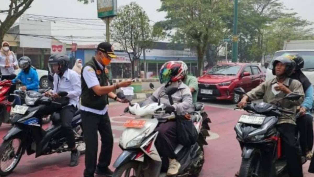 Kabut Asap Masih Selimuti Tabalong, BPBD Bagikan 1.000 Masker