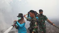 Api Karhutla Merambat ke Jalan Pemajatan Kabupaten Banjar, Delapan Rumah Warga Terancam
