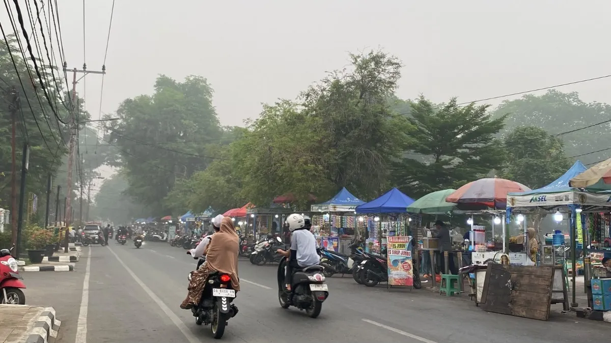 Empat Hari Diselimuti Kabut Asap Tebal, Warga Barabai HST Tetap Beraktivitas Normal