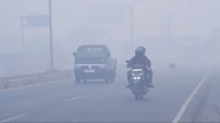 Pemadam BPBD Banjar Waspadai Angin Kencang dan Perubahan Arah Saat Tangani Karhutla Gambut