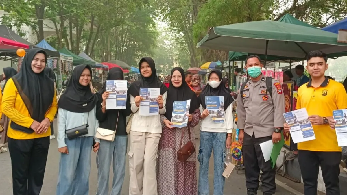 Polres HST Sosialisasi Penerimaan SMA Kemala Taruna Bhayangkara di CFD Barabai