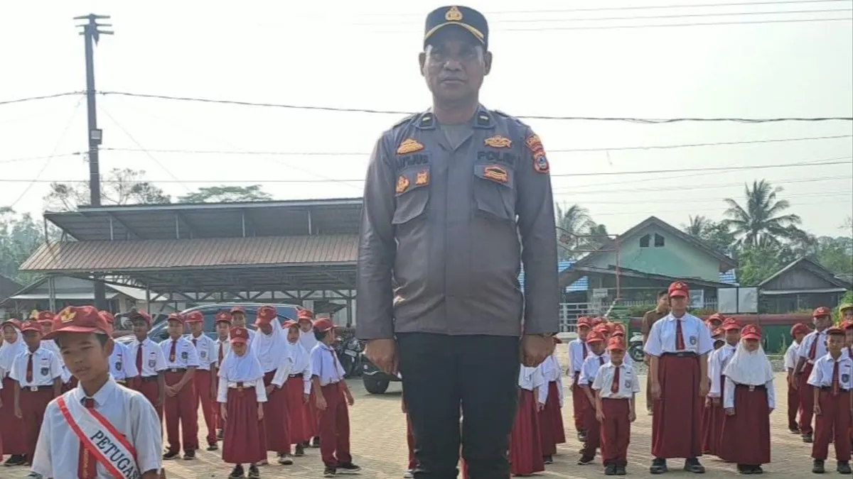 Polsek Panyipatan Edukasi Siswa SD Negeri Kandangan Lama Melalui Program Kelas Inspiratif untuk Bentuk Karakter