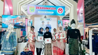 Dekranasda Tanah Bumbu Angkat Tenun Pagatan di INACRAFT 2026, UMKM Lokal Tembus Pasar Global