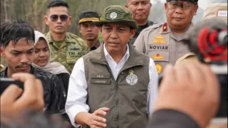 Legislator Kalteng Minta Menhut Tak Cuma Tinjau Karhutla, Mahasiswa Tuntut Raja Juli Mundur