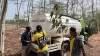 Waspada Karhutla, UPTD Kebun Raya Banua di Banjarbaru Kerahkan Truk Tangki