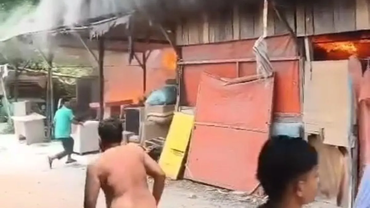 Rumah Makan Patin Bakar Terbakar, Dua Bangunan di Jalan Pramuka Banjarmasin Hangus