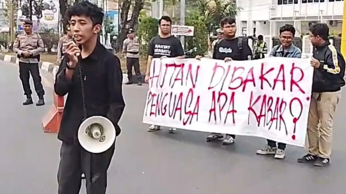 Mahasiswa ULM Gelar Aksi Kalsel Lumpuh, Ketua BEM UI: Pemerintah Gagal Tangani Karhutla