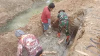 Kodim HST Bersama Warga Mulai Bangun Jembatan Garuda Desa Teluk Mesjid