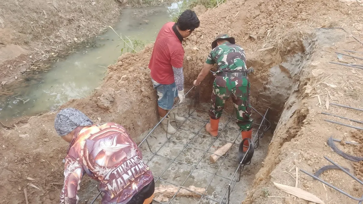 Kodim HST Bersama Warga Mulai Bangun Jembatan Garuda Desa Teluk Mesjid