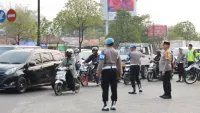 Atasi Macet Jam Sibuk Pagi, Kapolda Kalsel Pun Ikut Atur Lalu Lintas di Bundaran Palam