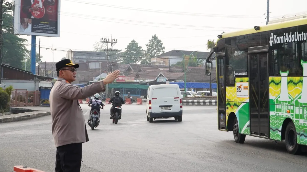 Kapolres Banjarbaru Turun Langsung Atur Lalu Lintas di 25 Titik Rawan Macet