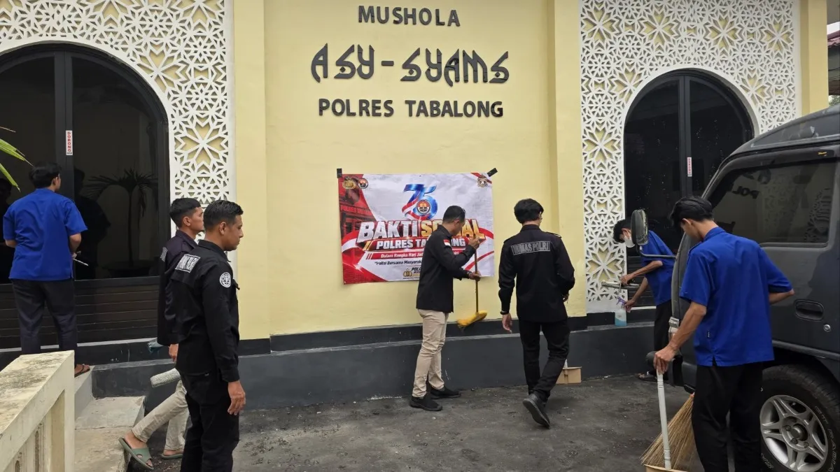 Peringati Hari Jadi ke-75 Humas Polri, Polres Tabalong Bersihkan Mushola