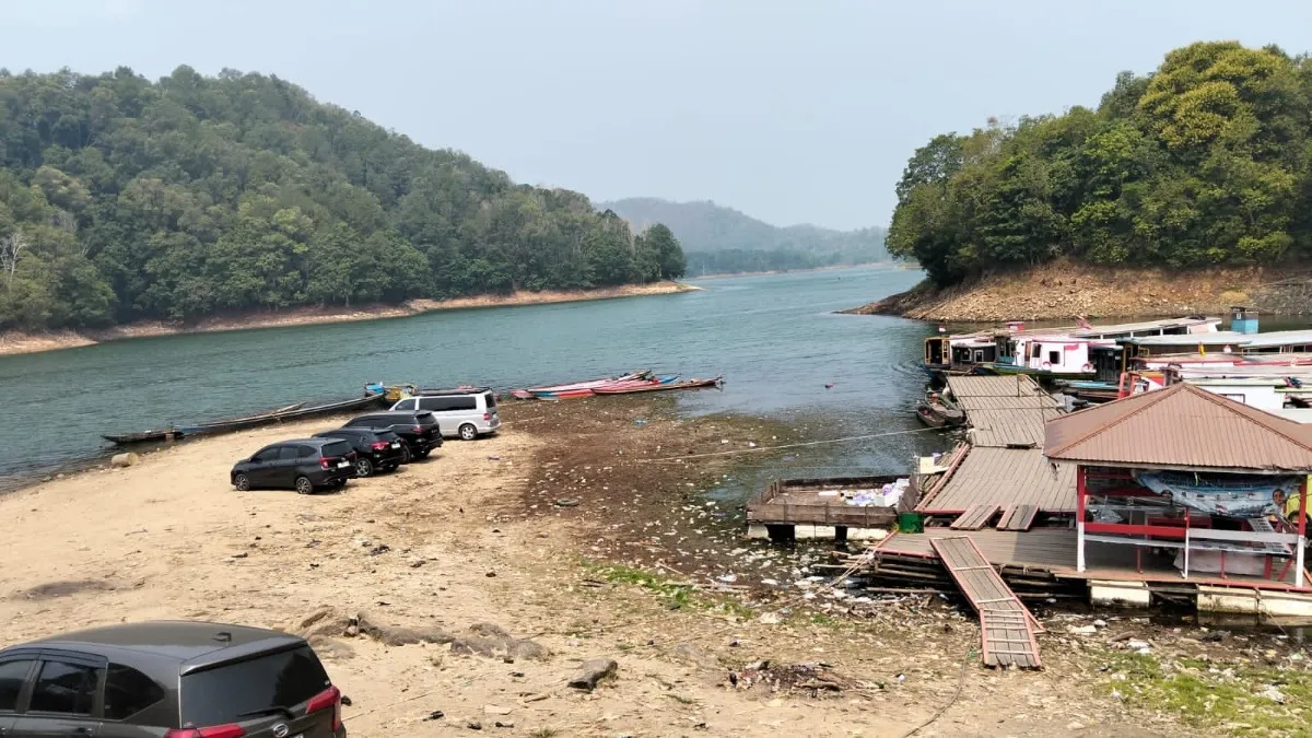 Surut Seperti 2019, Dasar Dermaga Riam Kanan Kini Jadi Lapangan Parkir