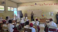Hapus Kesan Menakutkan pada Anak, Kepolisian Panyipatan Edukasi Siswa di Tiga Sekolah Tanah Laut