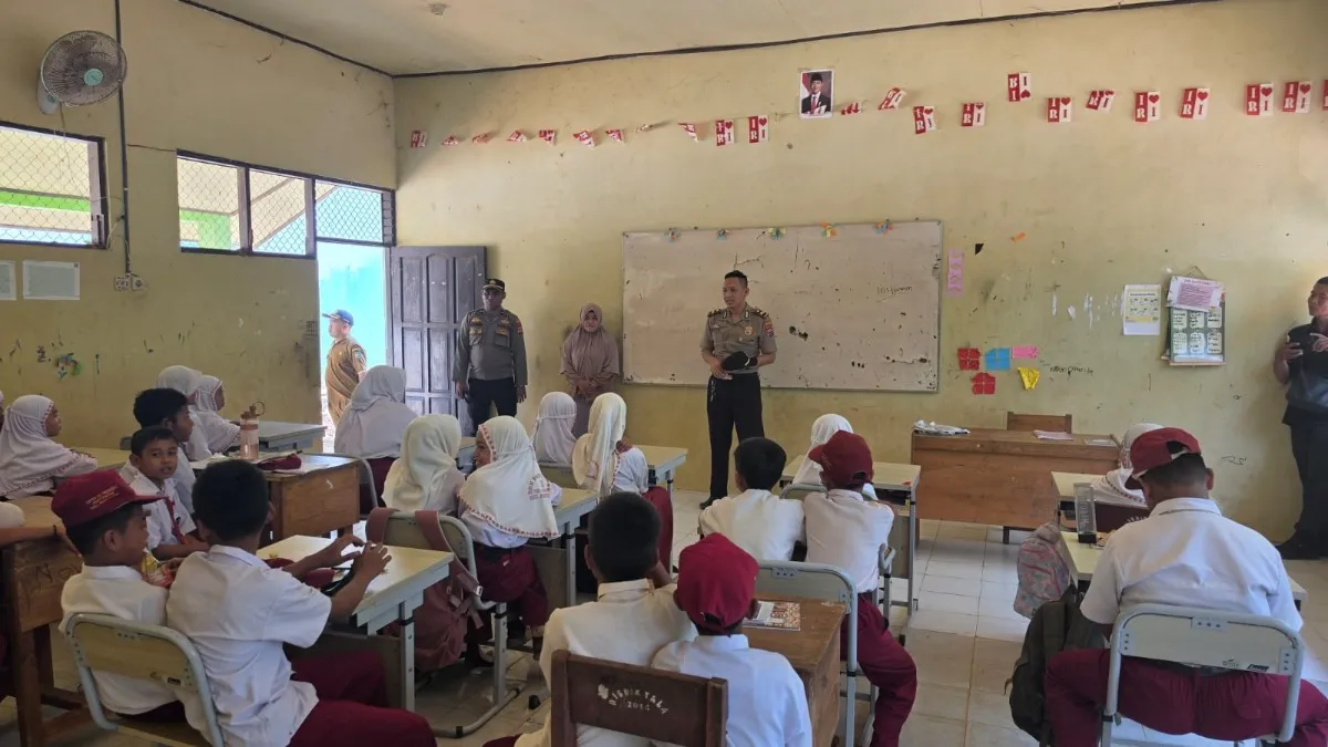 Hapus Kesan Menakutkan pada Anak, Kepolisian Panyipatan Edukasi Siswa di Tiga Sekolah Tanah Laut