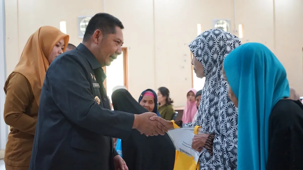 57 Lansia dan Penyandang Disabilitas di Hantakan HST Terima Bansos Rp450 Ribu