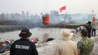Polda Kalsel Uji Padamkan Api Lahan Gambut Banjar Gunakan Surfaktan Pyrox