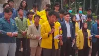 Plt Ketua BEM ULM Gaungkan Bencana Asap Karhutla Kalsel di Tugu Proklamasi Jakarta
