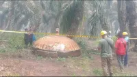 Pengelola Bandara Haji Asan Sampit Lapor KNKT, Dokumentasi Tiga Benda Antariksa di Perkebunan Sawit Kotim