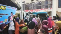 Warga Desa Salaman Antusias Berburu Sembako Murah Jelang Peringatan Hari Pangan Sedunia
