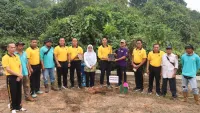 Polres Tabalong Gelar Green Policing, Tanam Pohon di Jalan Nan Sarunai&nbsp;