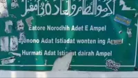 Ada Imbauan Berbahasa Banjar di Masjid Sunan Ampel Surabaya