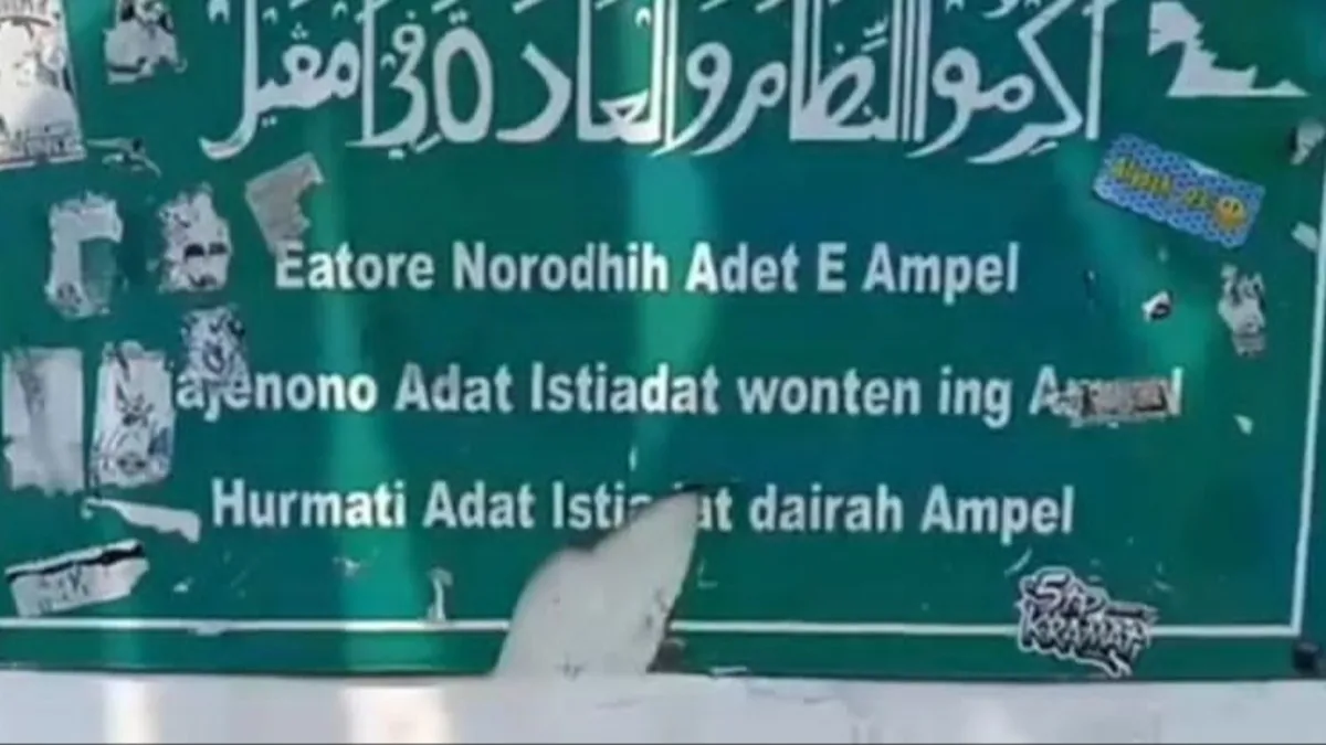 Ada Imbauan Berbahasa Banjar di Masjid Sunan Ampel Surabaya