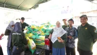 Tekan Beban Masyarakat, DKPP Tanah Laut Salurkan 958 Ton Bantuan Pangan Beras