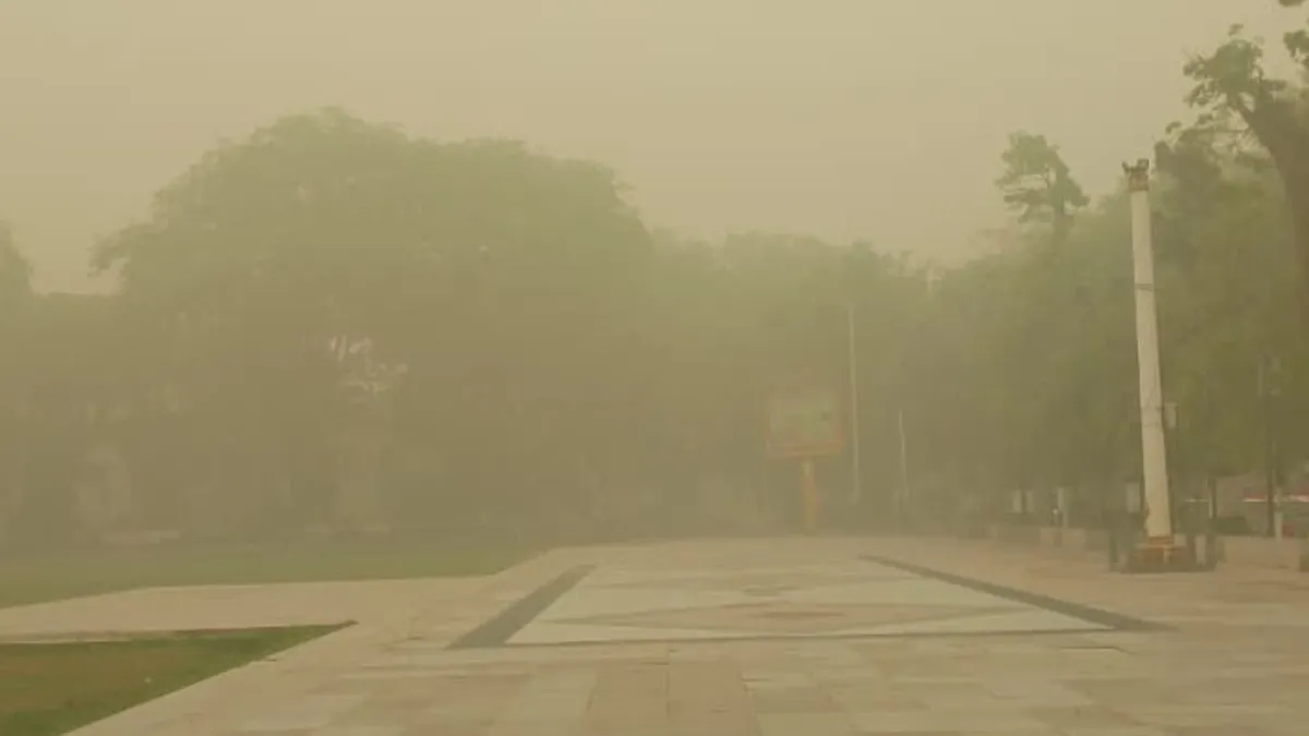 Kabut Asap Selimuti HST Hingga Siang Hari, Lapangan Dwi Warna Jadi Lebih Sepi