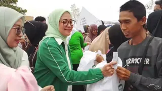 Istri Muhaimin Salurkan 300 Paket Bantuan untuk Warga Terdampak Kabut Asap di Banjarbaru