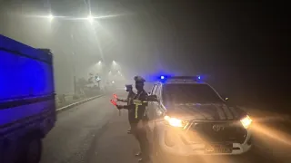 Satlantas Polres Tabalong Patroli Malam dan Atur Arus Kendaraan di Tengah Kabut Asap Karhutla