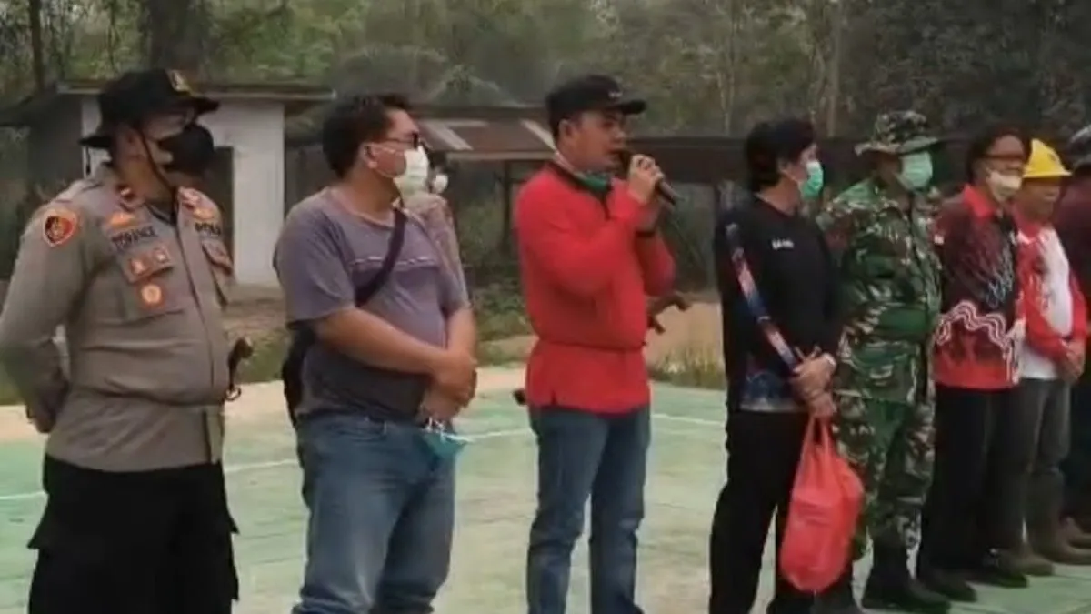 Warga Upau Tabalong Bersama Perusahaan Padamkan Empat Karhutla di Areal Konsesi