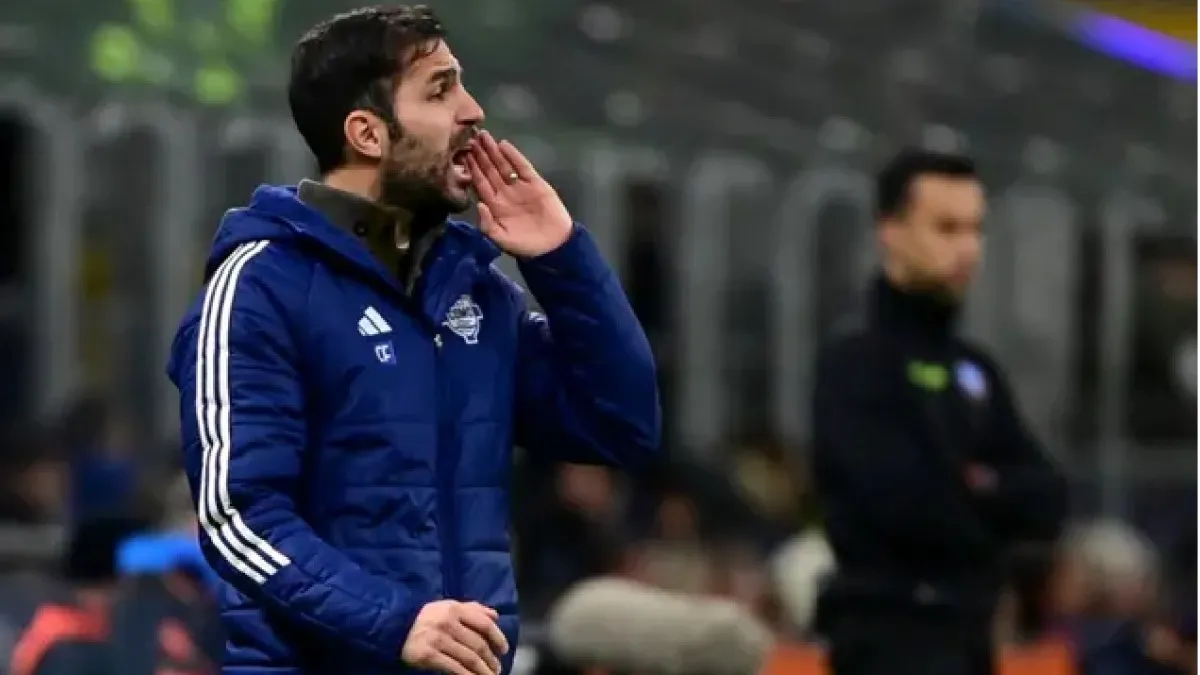Cesc Fabregas Diminta Jangan Pernah Melatih Manchester United