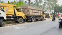 Kecelakaan Beruntun Tabrakan Truk di Dekat SPBU Durian Gantang HST Terekam CCTV