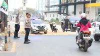 Wujud Pelayanan Prima, Kapolres Tanah Laut Pimpin Pengaturan Lalu Lintas Pagi di Kota Pelaihari