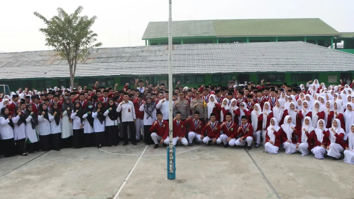 Kapolres HST Ingatkan Pelajar MAN 1 Jauhi Narkoba, Judi Online dan Bullying