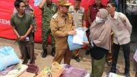 Bupati Tabalong Serahkan Bantuan kepada Korban Kebakaran di Muara Uya