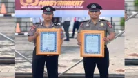 Dua Bhabinkamtibmas Polsek Bati-Bati Raih Penghargaan Kapolda Kalsel Usai Redam Potensi Konflik Lahan