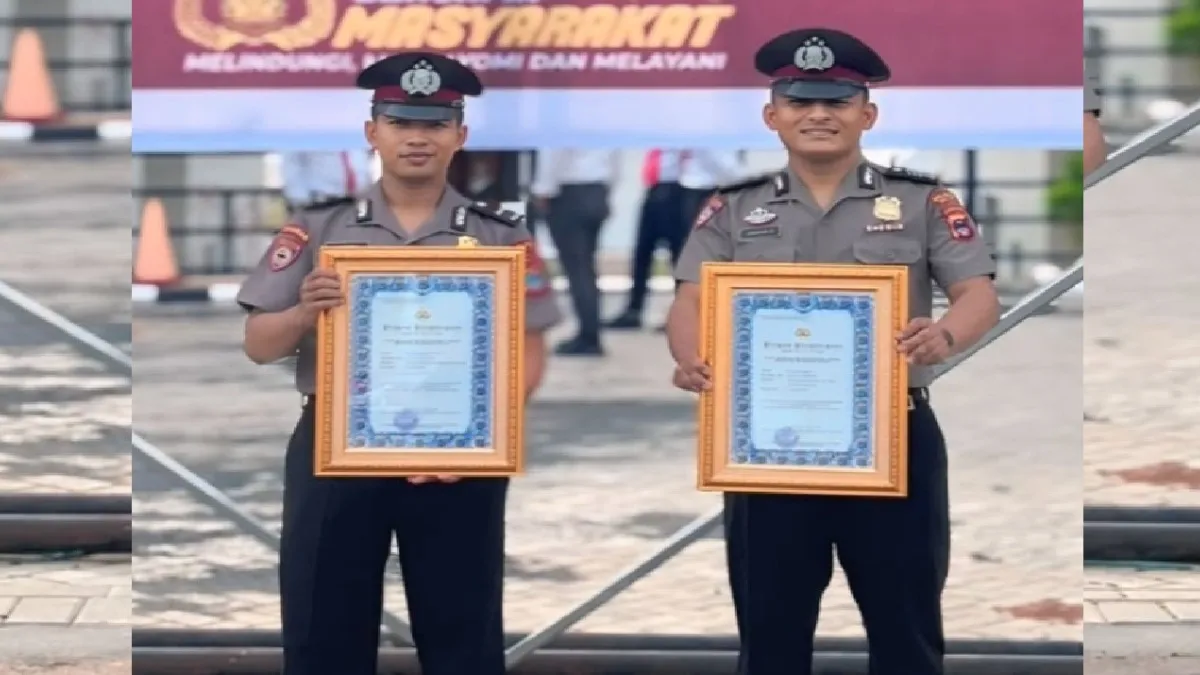 Dua Bhabinkamtibmas Polsek Bati-Bati Raih Penghargaan Kapolda Kalsel Usai Redam Potensi Konflik Lahan