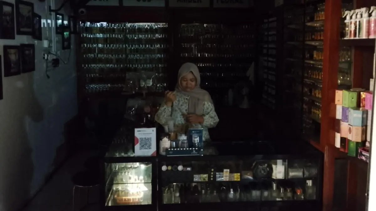 Pedagang Parfum Sulit Takar Pesanan, Warga Banjarmasin Keluhkan Pemadaman Listrik PLN