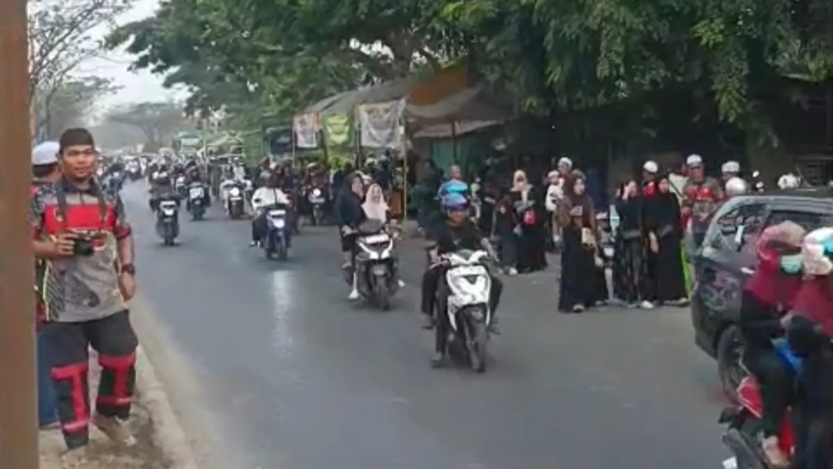 Jemaah Padati Ruas Jalan Banjarmasin Menuju Haul ke-80 Habib Basirih