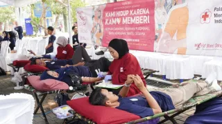 Peringati Sumpah Pemuda, Puluhan Pemuda Organisasi Banjar Gelar Baksos Donor Darah