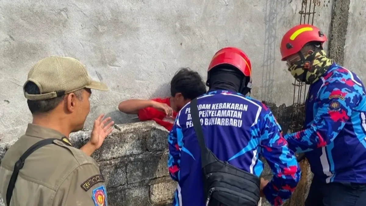 Terjepit Saat Bermain, Seorang Anak di Landasan Ulin Dievakuasi Damkar Banjarbaru