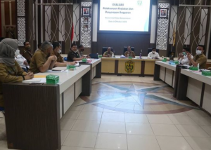 Diskominfotik Banjarmasin EVALUASI - Rapat Evaluasi Pelaksanaan Kegiatan dan Penyerapan Anggaran Tahun 2020 berdasar data 31 Oktober 2020 di Aula Kayuh Baimbai, Balai Kota Banjarmasin, Senin (30/11/2020).