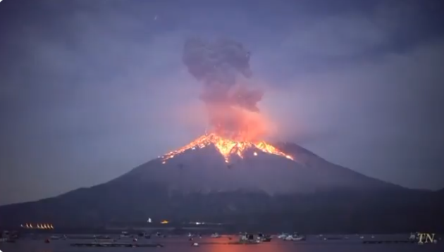 Video detik-detik Gunung Semeru meletus yang beredar di media sosial twitter