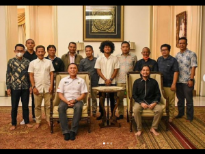 Bagus Kahfi dan manajemen Barito Putera serta Mochamad Iriawan. (ig bagus kahfii)