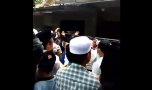 Kediaman ibunda Mahfud MD digeruduk massa_twitter